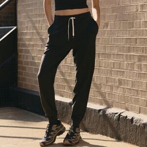 Vuori performance joggers